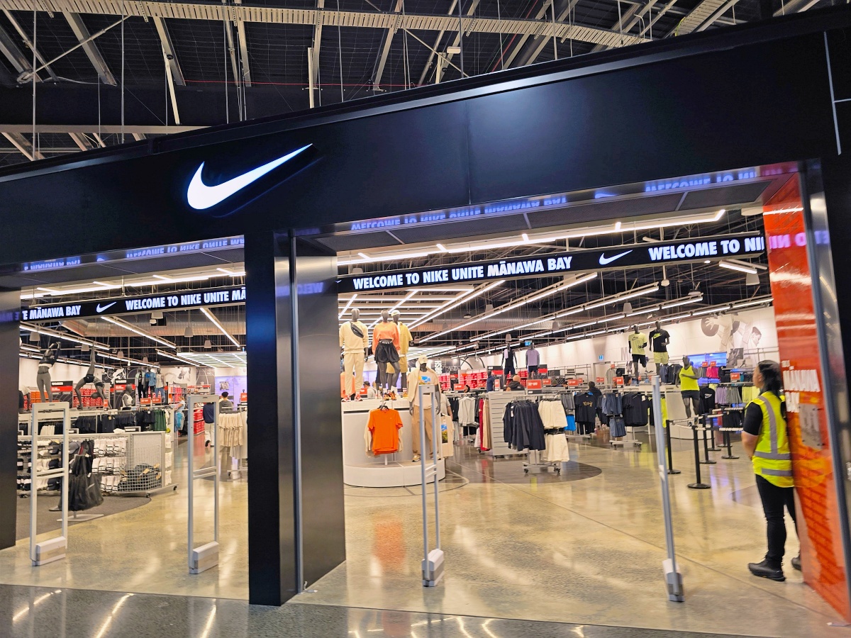 紐西蘭 Outlet 血拼攻略｜奧克蘭機場旁 Mānawa Bay 必逛品牌，Coach、UGG、Tommy 價格超驚喜