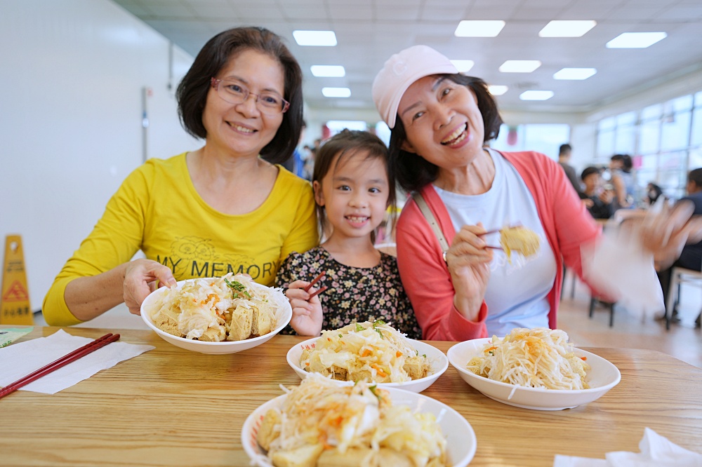 【宜蘭礁溪美食】玉里橋頭臭豆腐礁溪店｜不用跑花蓮也吃得到！我們吃完兩盤又再排兩盤
