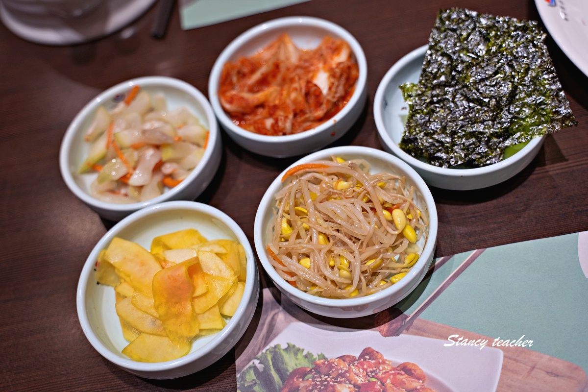 【板橋韓式料理推薦】涓豆腐板橋店：小菜無限吃超過癮，嫩豆腐煲、石鍋飯、韓式肉料理一次滿足