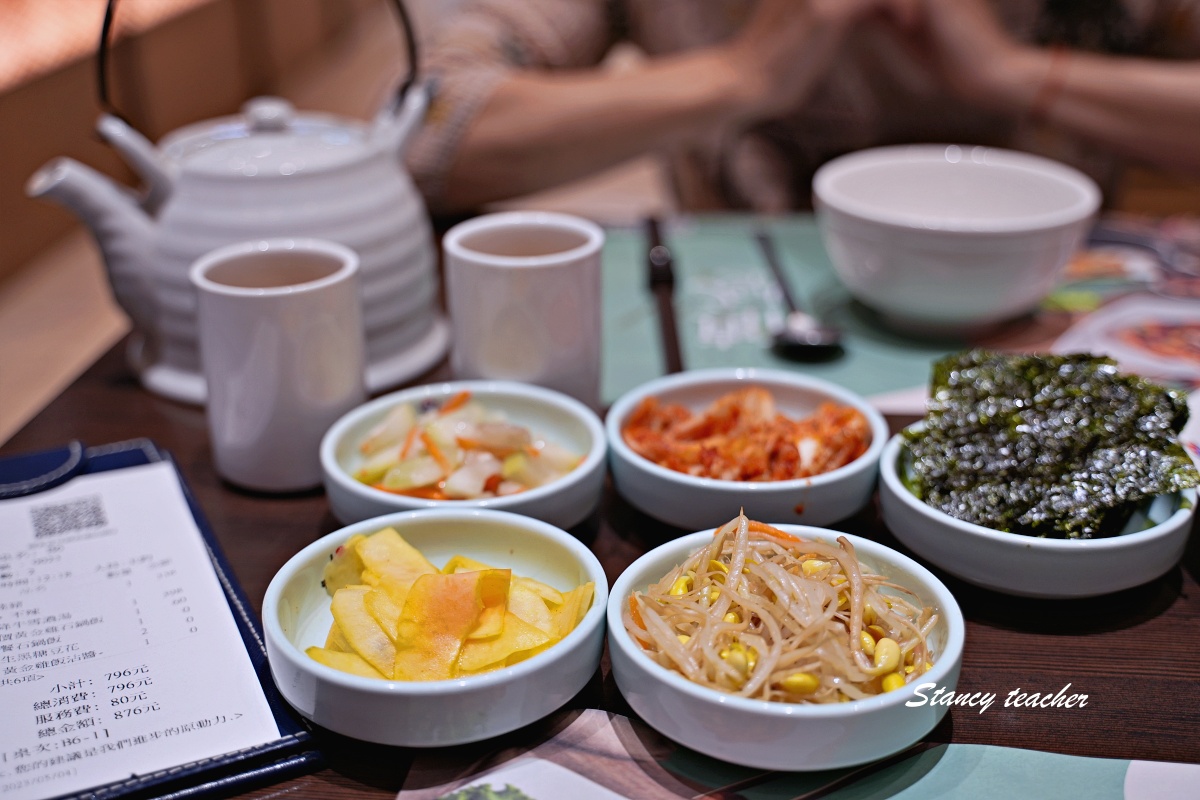 【板橋韓式料理推薦】涓豆腐板橋店：小菜無限吃超過癮，嫩豆腐煲、石鍋飯、韓式肉料理一次滿足