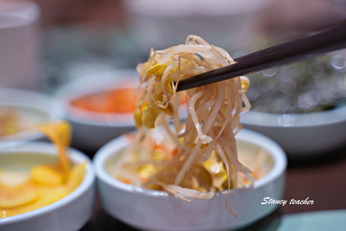 【板橋韓式料理推薦】涓豆腐板橋店：小菜無限吃超過癮，嫩豆腐煲、石鍋飯、韓式肉料理一次滿足