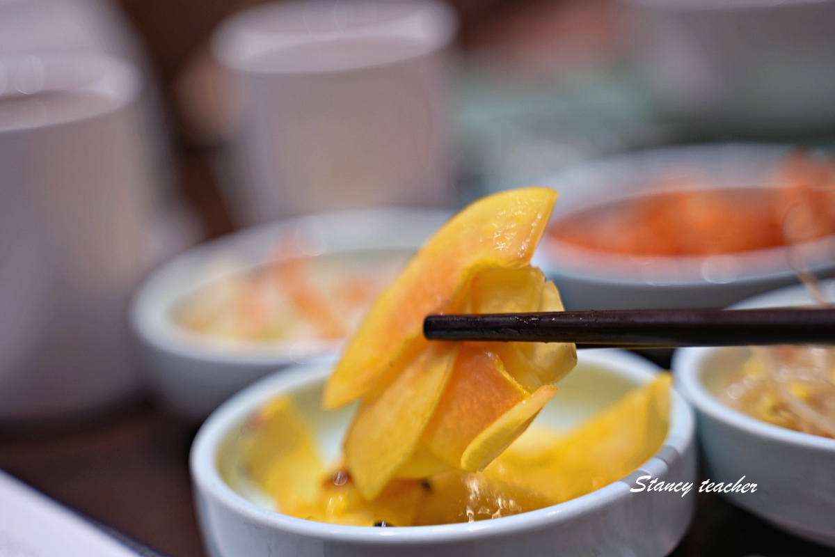 【板橋韓式料理推薦】涓豆腐板橋店：小菜無限吃超過癮，嫩豆腐煲、石鍋飯、韓式肉料理一次滿足