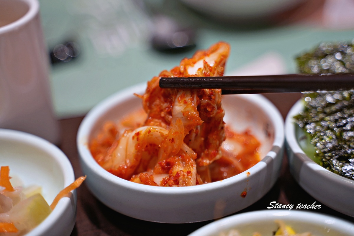 【板橋韓式料理推薦】涓豆腐板橋店：小菜無限吃超過癮，嫩豆腐煲、石鍋飯、韓式肉料理一次滿足