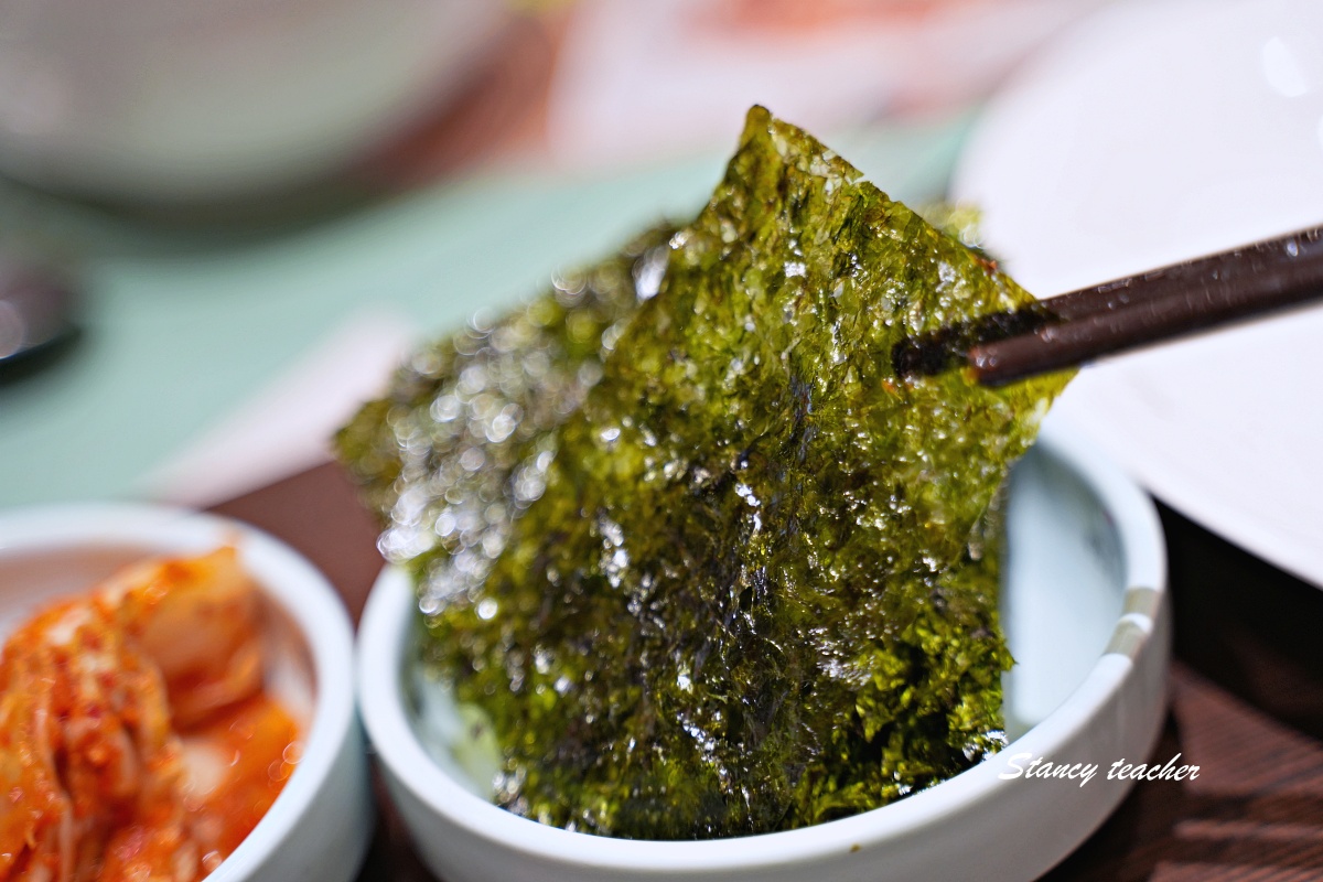 【板橋韓式料理推薦】涓豆腐板橋店：小菜無限吃超過癮，嫩豆腐煲、石鍋飯、韓式肉料理一次滿足
