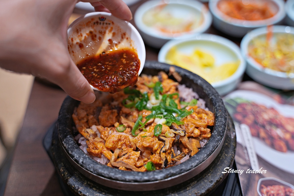 【板橋韓式料理推薦】涓豆腐板橋店：小菜無限吃超過癮，嫩豆腐煲、石鍋飯、韓式肉料理一次滿足