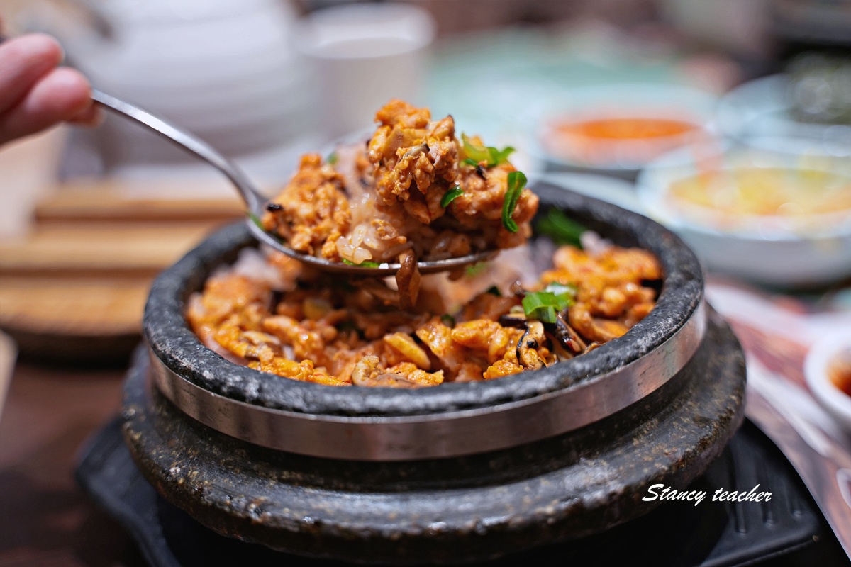 【板橋韓式料理推薦】涓豆腐板橋店：小菜無限吃超過癮，嫩豆腐煲、石鍋飯、韓式肉料理一次滿足 @Stancy Teacher 美味異想世界