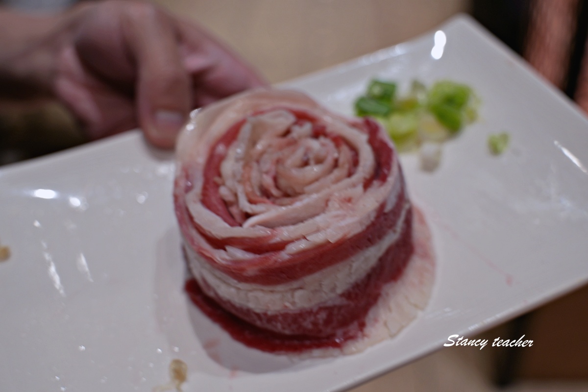 【板橋韓式料理推薦】涓豆腐板橋店：小菜無限吃超過癮，嫩豆腐煲、石鍋飯、韓式肉料理一次滿足