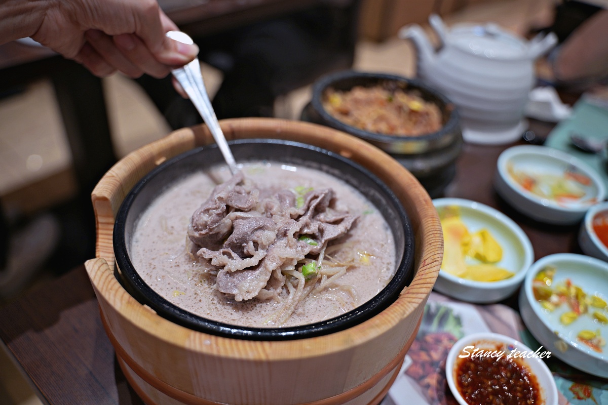 【板橋韓式料理推薦】涓豆腐板橋店：小菜無限吃超過癮，嫩豆腐煲、石鍋飯、韓式肉料理一次滿足
