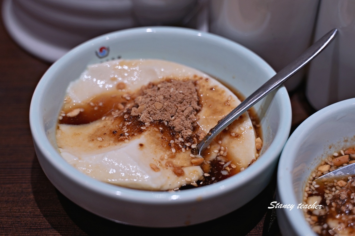 【板橋韓式料理推薦】涓豆腐板橋店：小菜無限吃超過癮，嫩豆腐煲、石鍋飯、韓式肉料理一次滿足
