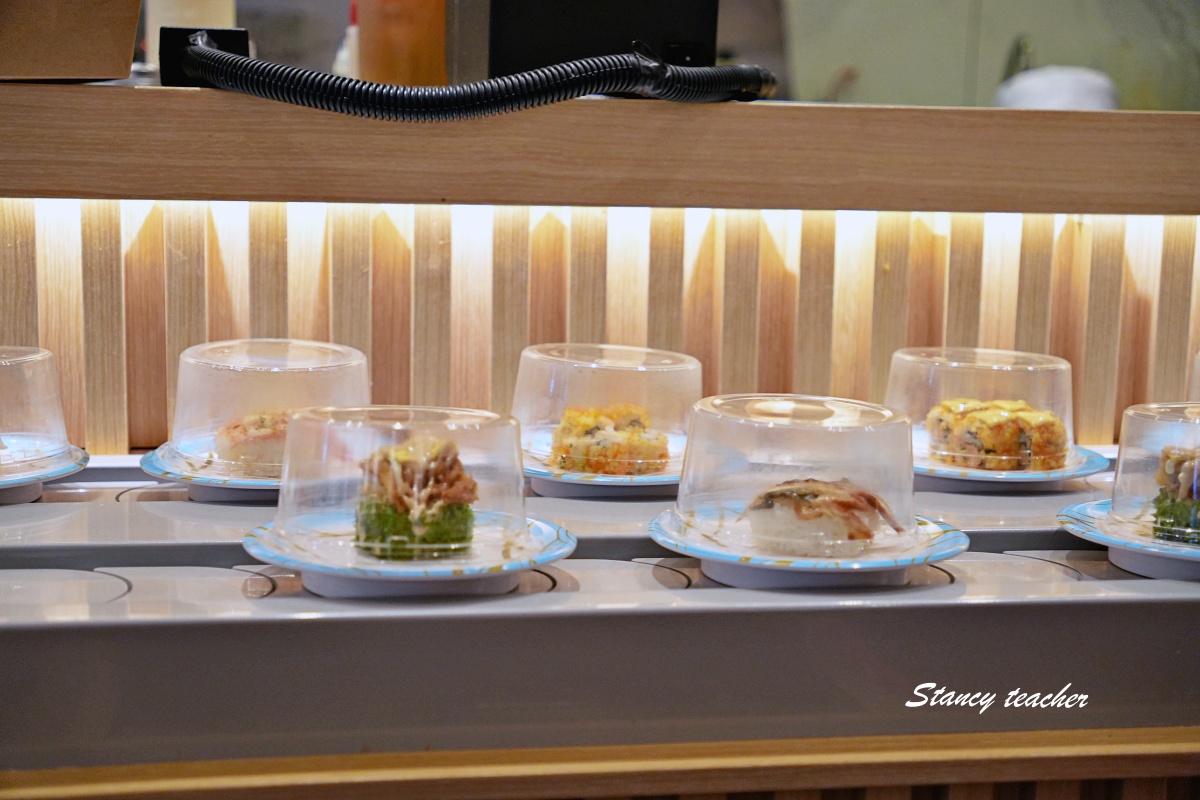 【沙巴曙光商場美食】Sushi Jiro Suria Sabah 平價日式迴轉壽司，一盤 RM3.98 起逛街順路吃