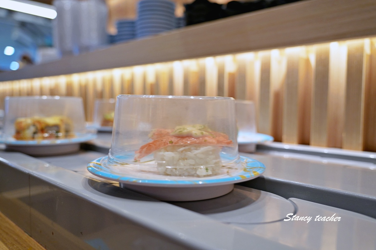 【沙巴曙光商場美食】Sushi Jiro Suria Sabah 平價日式迴轉壽司，一盤 RM3.98 起逛街順路吃