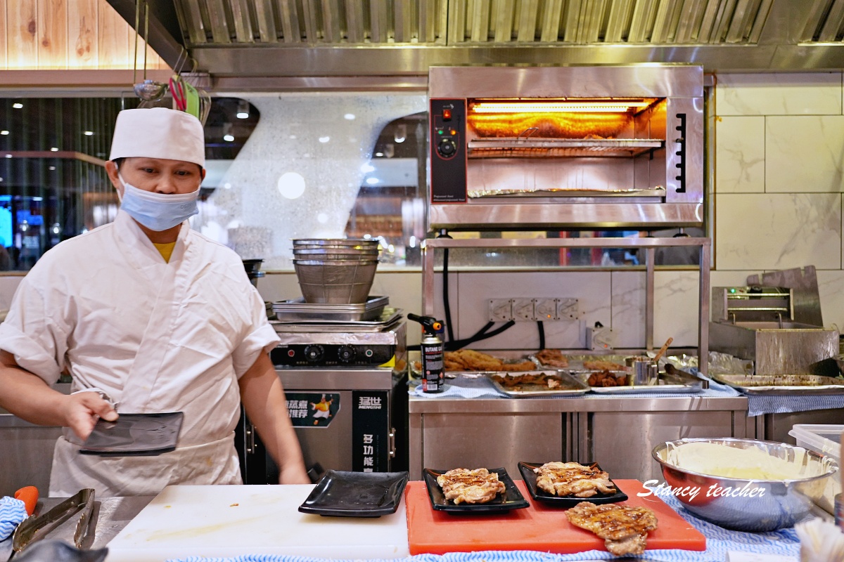 【沙巴曙光商場美食】Sushi Jiro Suria Sabah 平價日式迴轉壽司，一盤 RM3.98 起逛街順路吃