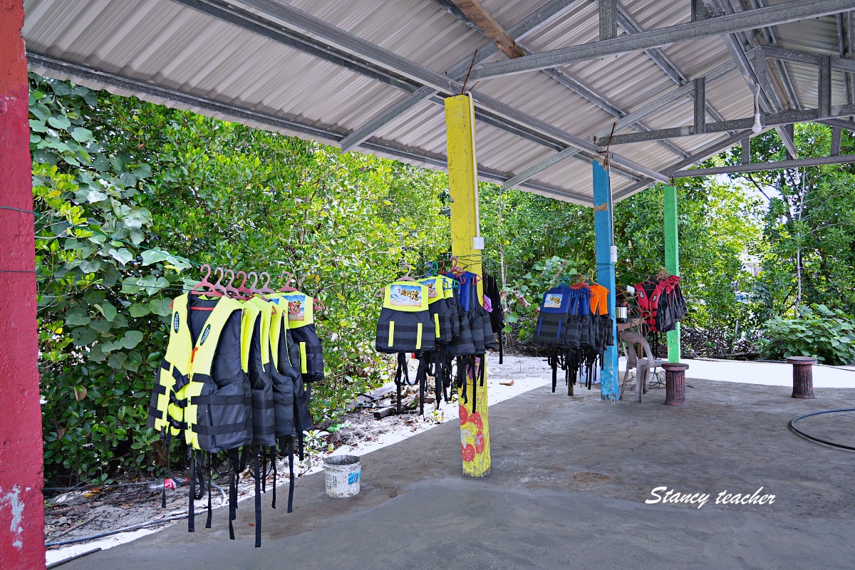 【沙巴隱藏版景點】Borneo Kellybays 龍尾灣私人海灘，搭小渡船去玩香蕉船、蠟染體驗