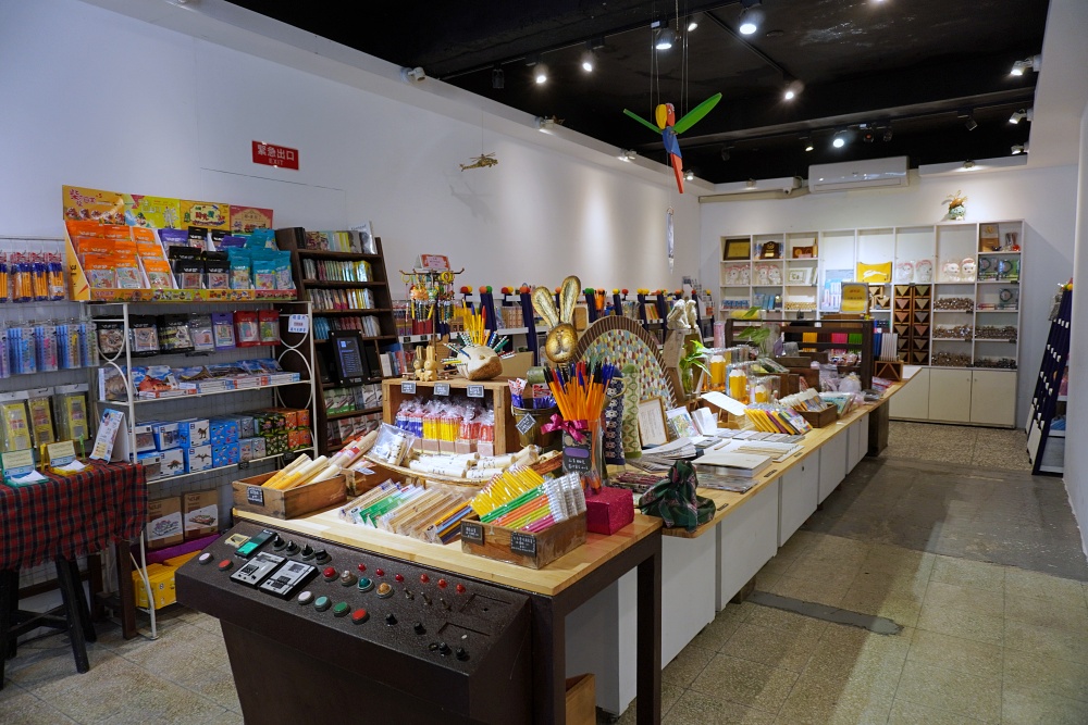 【宜蘭親子景點】玉兔鉛筆學校觀光工廠：五結室內景點推薦，鉛筆DIY、工廠導覽超適合小朋友玩樂中學習