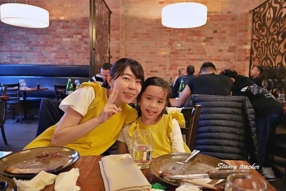 墨爾本牛排推薦｜Rare Steakhouse Uptown市區分店，炭烤牛排、牛肋排、蒜香麵包都好吃