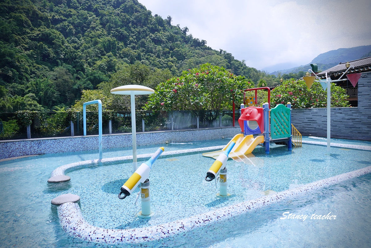 南庄雲水度假溫泉星空露營車住宿心得｜苗栗親子溫泉度假村推薦，一泊一食泡湯玩水好放電