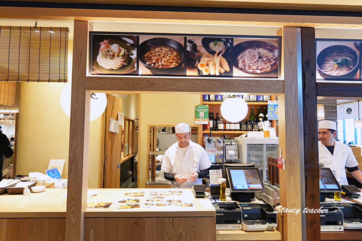 成田機場免稅店伴手禮必買｜東京回台前最後採買，精品、藥妝、甜點零食、按摩椅看飛機一次滿足