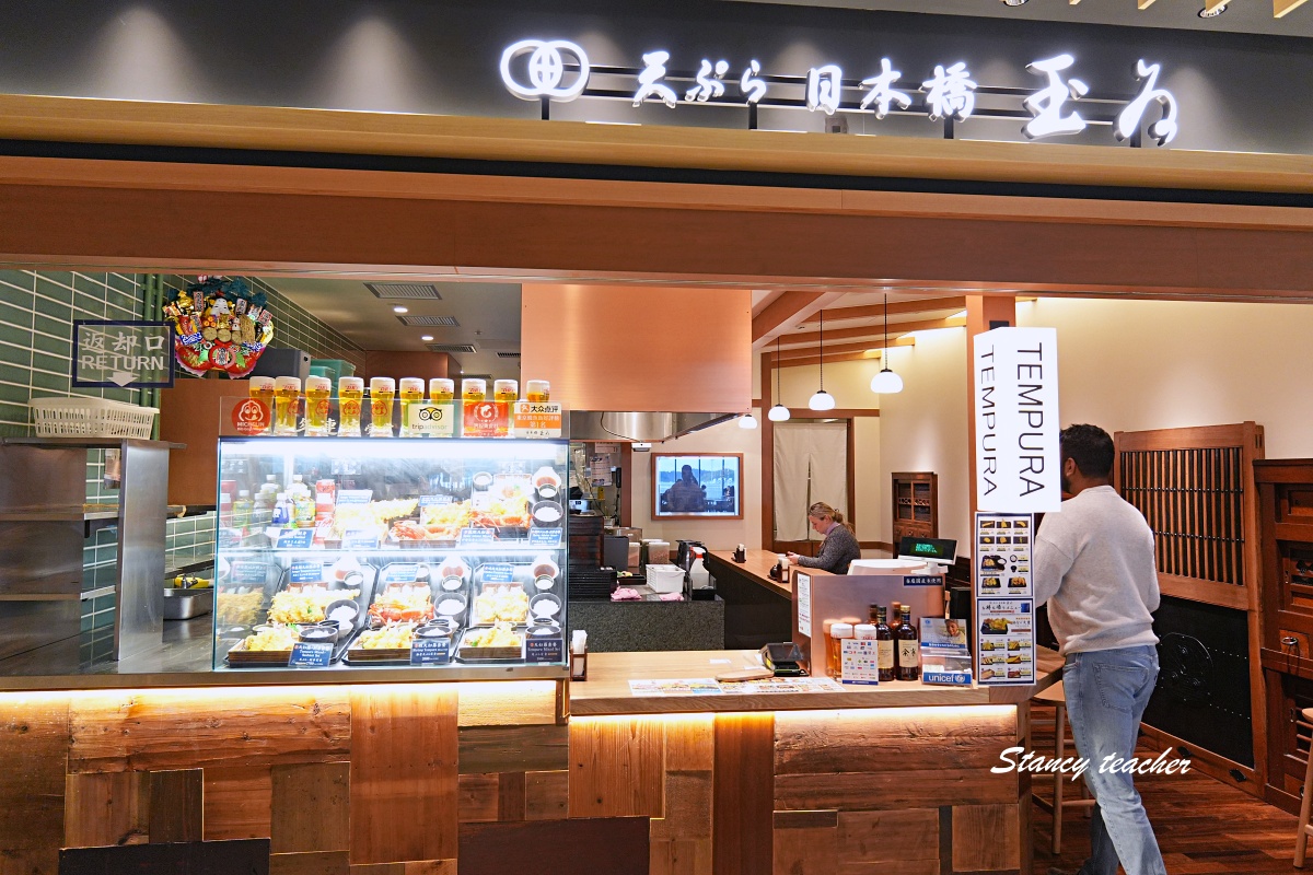 成田機場免稅店伴手禮必買｜東京回台前最後採買，精品、藥妝、甜點零食、按摩椅看飛機一次滿足
