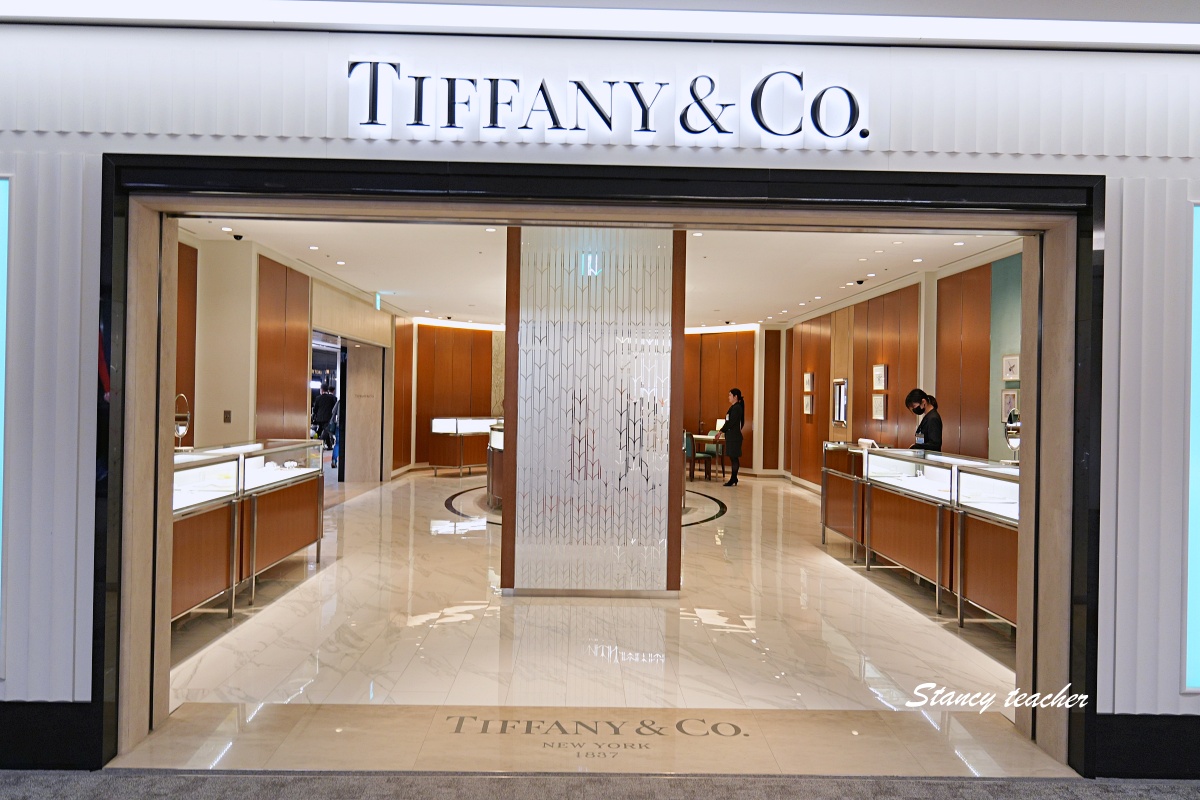 成田機場免稅店伴手禮必買｜東京回台前最後採買，精品、藥妝、甜點零食、按摩椅看飛機一次滿足