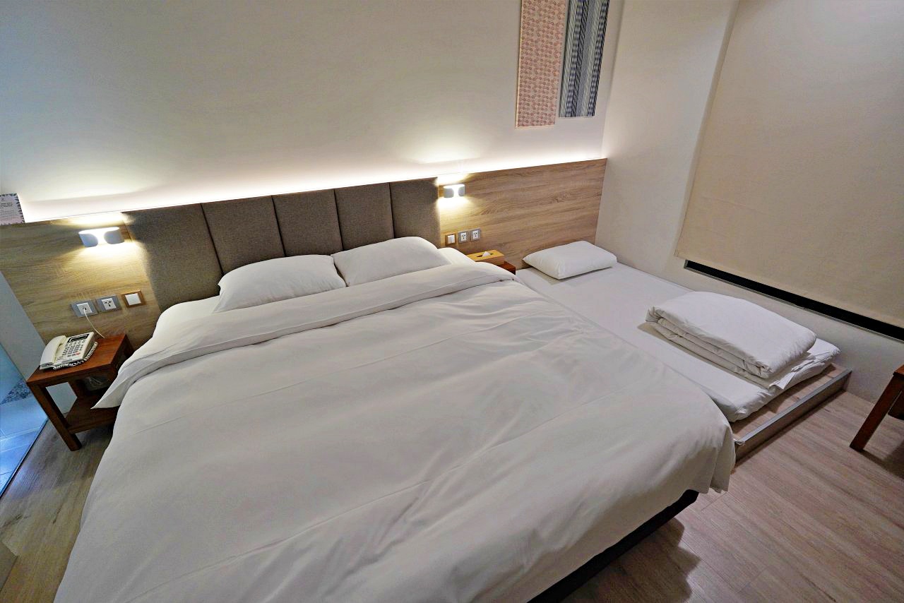 台中逢甲住宿推薦 Hotel Z|一家三口標準三人房開箱,電動床+日式床褥簡單過夜很剛好 台中逢甲住宿推薦 Hotel Z|一家三口標準三人房開箱,電動床+日式床褥簡單過夜很剛好