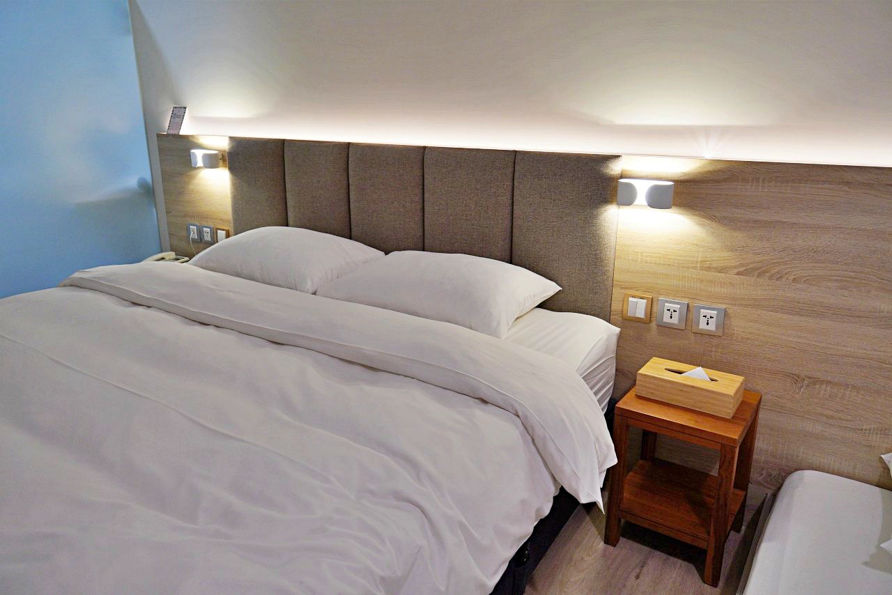台中逢甲住宿推薦 Hotel Z｜一家三口標準三人房開箱，電動床＋日式床褥簡單過夜很剛好