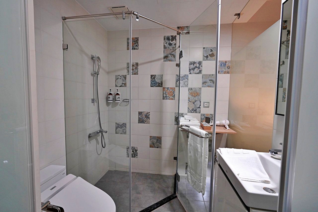 台中逢甲住宿推薦 Hotel Z|一家三口標準三人房開箱,電動床+日式床褥簡單過夜很剛好 台中逢甲住宿推薦 Hotel Z|一家三口標準三人房開箱,電動床+日式床褥簡單過夜很剛好