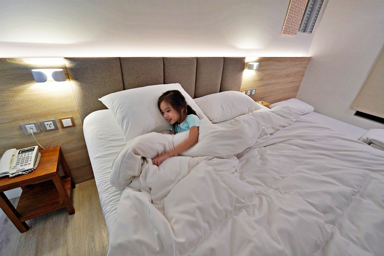 台中逢甲住宿推薦 Hotel Z|一家三口標準三人房開箱,電動床+日式床褥簡單過夜很剛好 台中逢甲住宿推薦 Hotel Z|一家三口標準三人房開箱,電動床+日式床褥簡單過夜很剛好