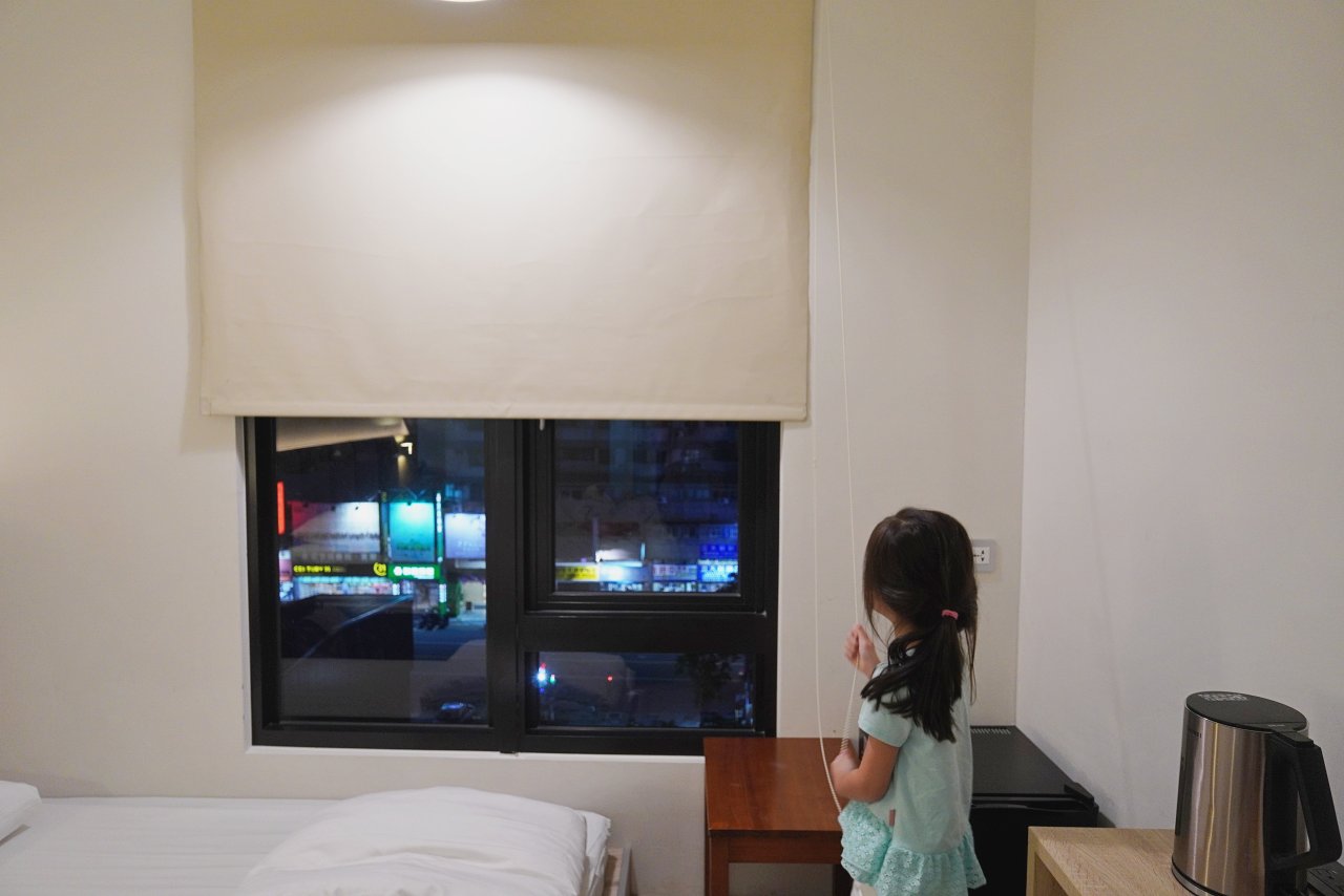 台中逢甲住宿推薦 Hotel Z|一家三口標準三人房開箱,電動床+日式床褥簡單過夜很剛好 台中逢甲住宿推薦 Hotel Z|一家三口標準三人房開箱,電動床+日式床褥簡單過夜很剛好