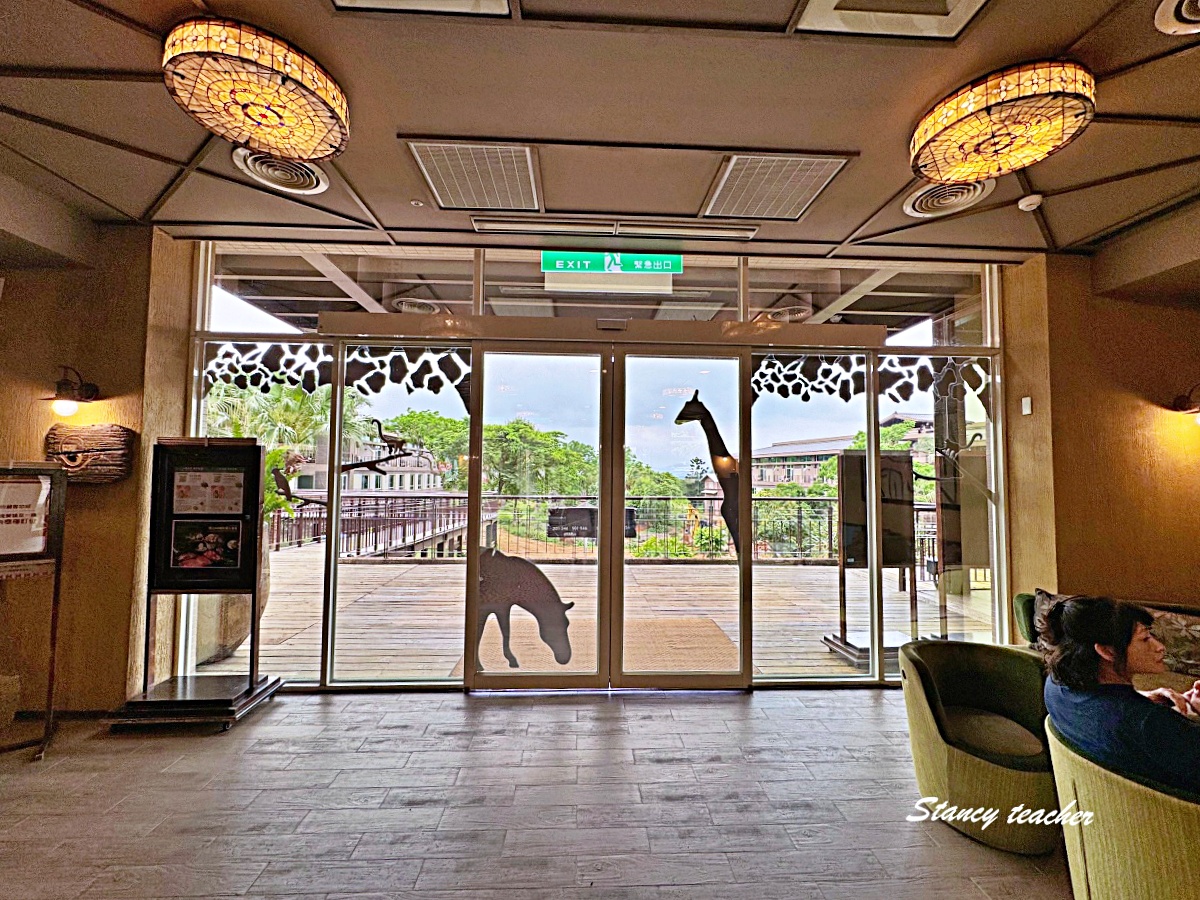 關西六福莊生態度假旅館住宿心得｜陽台看動物、肯亞綠地樓中樓房，親子入住六福村最方便