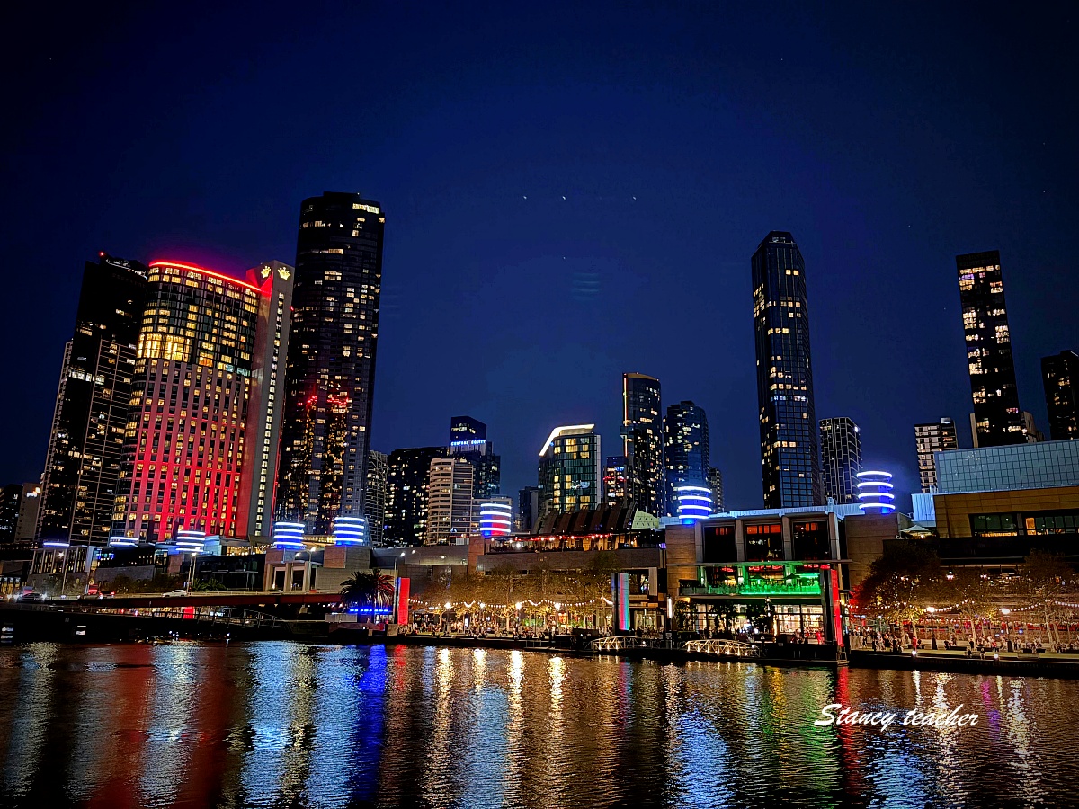 墨爾本夜景推薦｜Southbank 亞拉河夜景散步，Crown Melbourne 火焰秀晚上必看