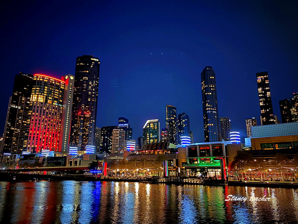 墨爾本夜景推薦｜Southbank 亞拉河夜景散步，Crown Melbourne 火焰秀晚上必看