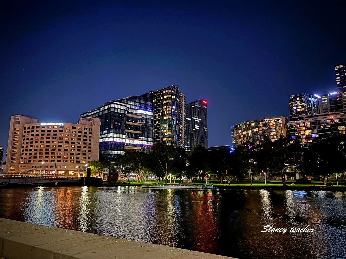 墨爾本夜景推薦｜Southbank 亞拉河夜景散步，Crown Melbourne 火焰秀晚上必看