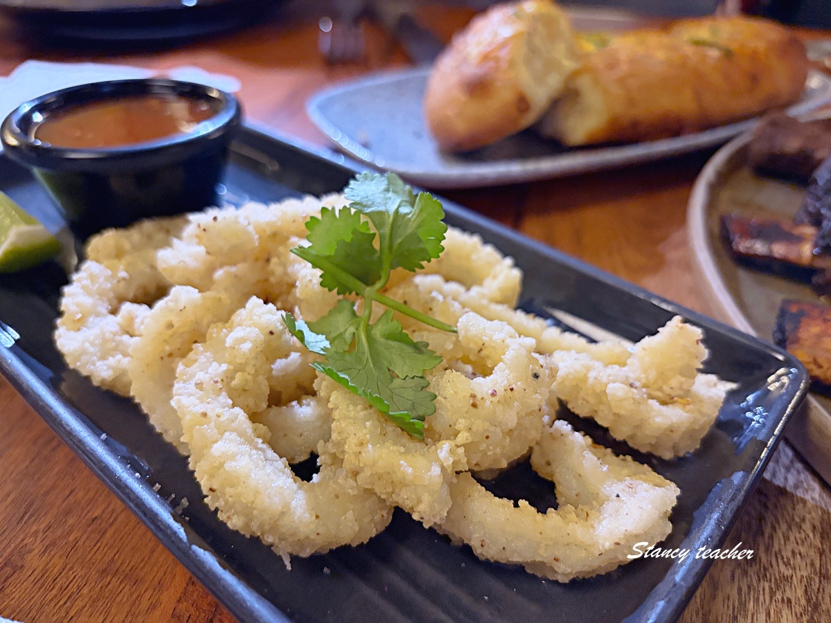 墨爾本牛排推薦｜Rare Steakhouse Uptown市區分店，炭烤牛排、牛肋排、蒜香麵包都好吃