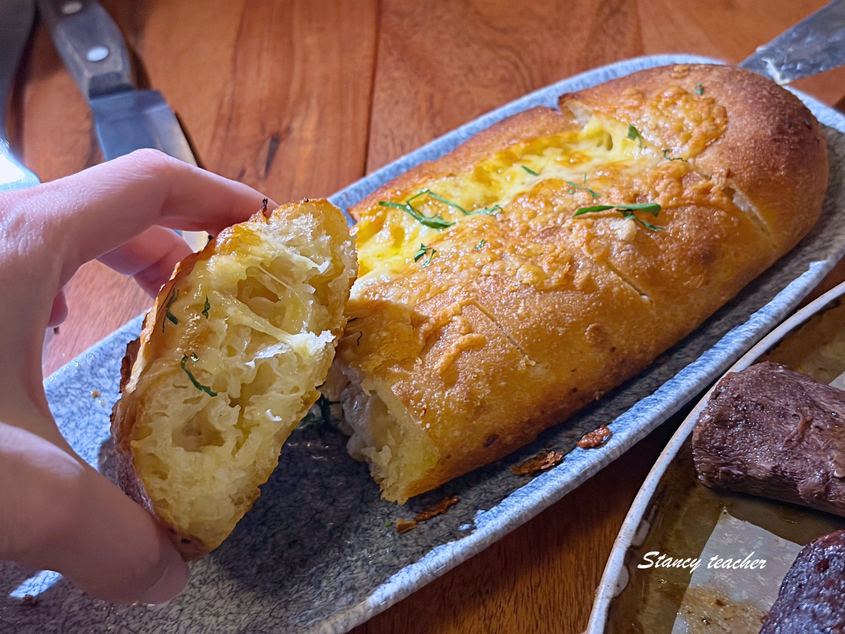 墨爾本牛排推薦｜Rare Steakhouse Uptown市區分店，炭烤牛排、牛肋排、蒜香麵包都好吃