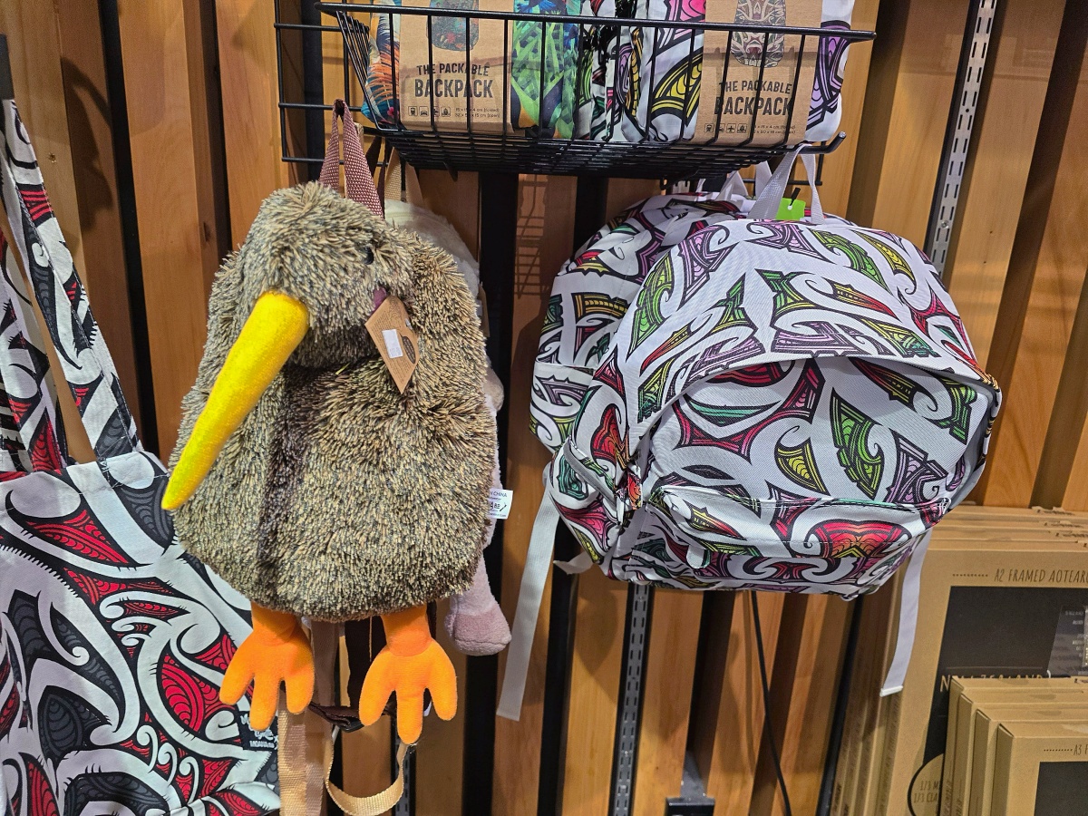 紐西蘭北島景點｜奧克蘭天空塔 Sky Tower，高空觀景台、透明玻璃地板與 Fortuna 自助餐