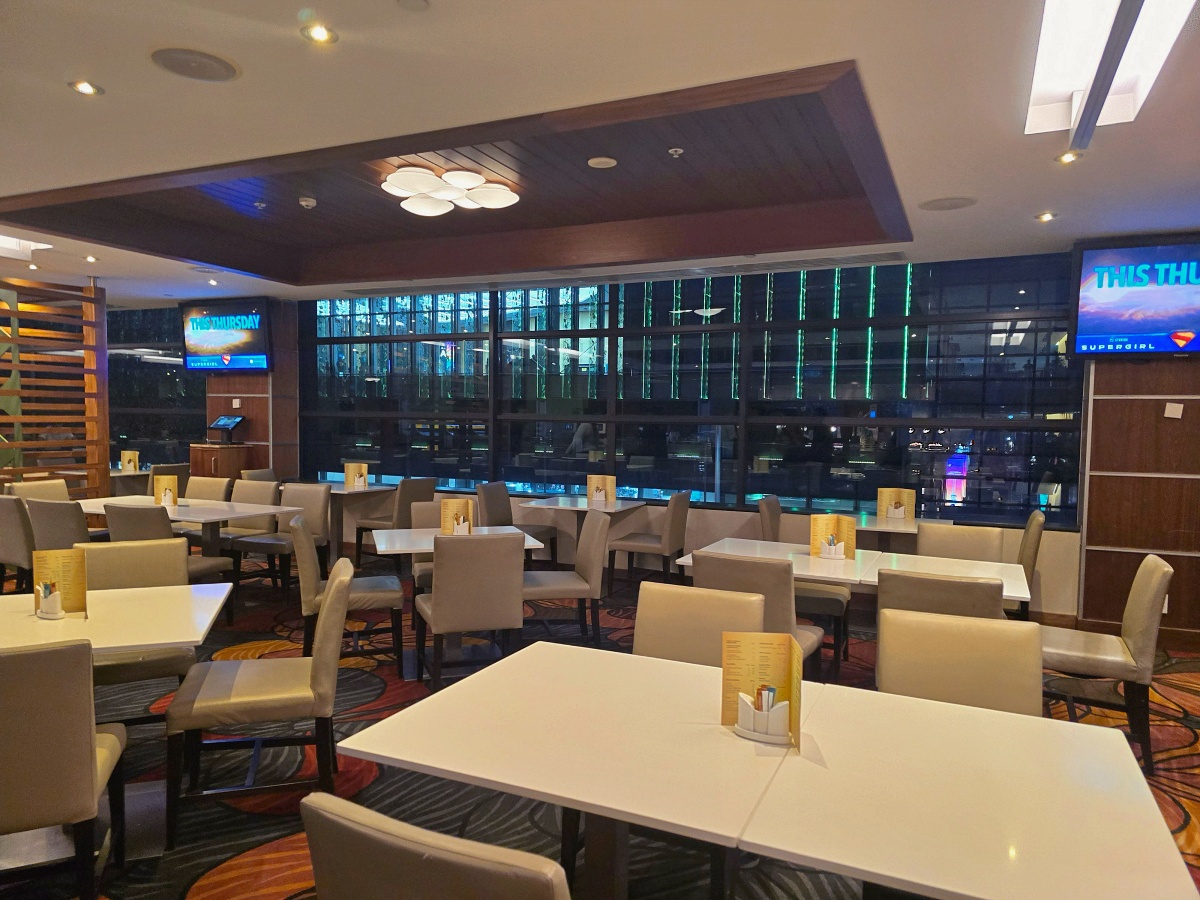 紐西蘭北島景點｜奧克蘭天空塔 Sky Tower，高空觀景台、透明玻璃地板與 Fortuna 自助餐