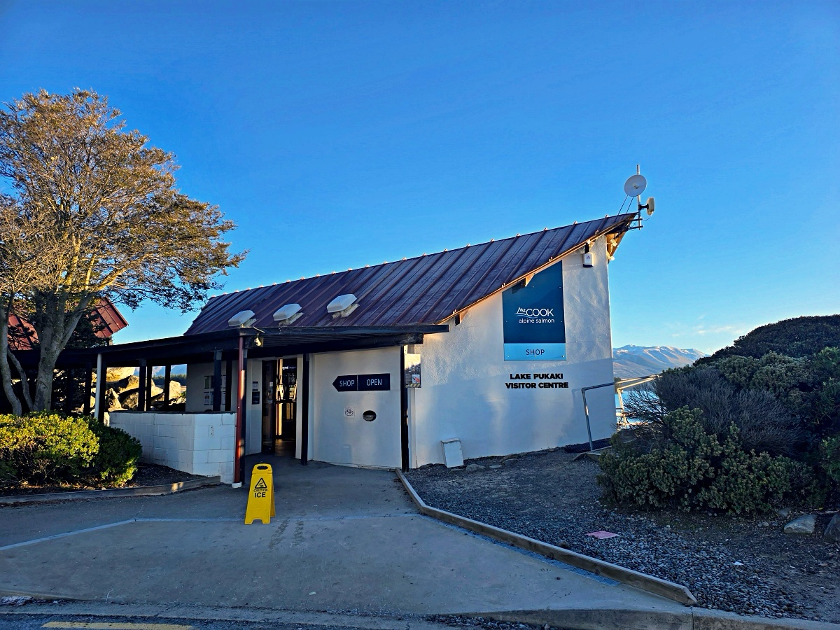 紐西蘭南島景點|普卡基湖 Lake Pukaki Visitor Centre,雪山湖景配帝王鮭生魚片 紐西蘭南島景點|普卡基湖 Lake Pukaki Visitor Centre,雪山湖景配帝王鮭生魚片
