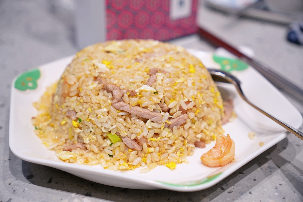 真珠台灣佳味微風南山店｜信義區台菜餐廳推薦，聚餐必點炒飯、金沙中卷