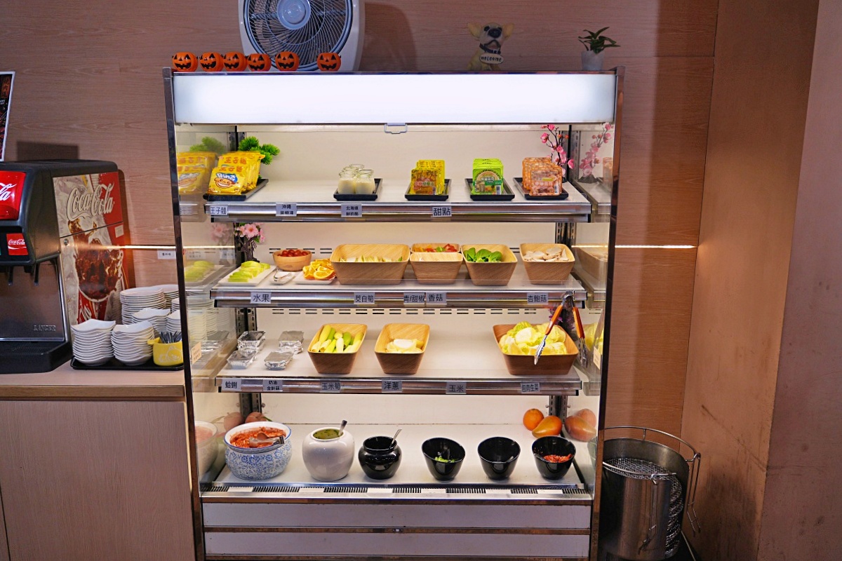 桃園蘆竹燒肉吃到飽｜燒肉道軌道送餐，旗艦1289元升級A5和牛、小龍蝦
