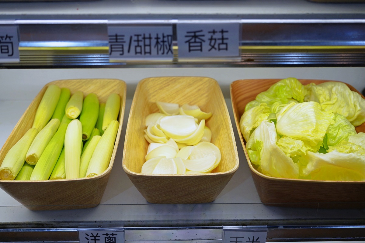 桃園蘆竹燒肉吃到飽｜燒肉道軌道送餐，旗艦1289元升級A5和牛、小龍蝦