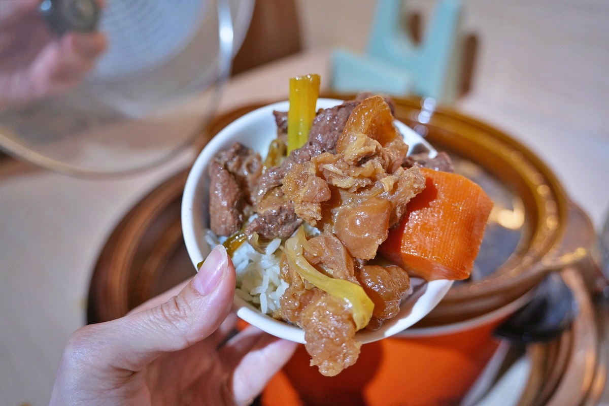 桃園蘆竹燒肉吃到飽｜燒肉道軌道送餐，旗艦1289元升級A5和牛、小龍蝦