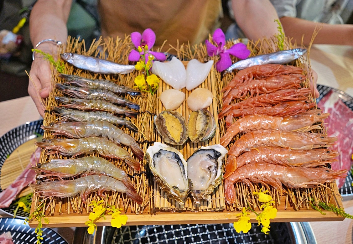 桃園蘆竹燒肉吃到飽｜燒肉道軌道送餐，旗艦1289元升級A5和牛、小龍蝦