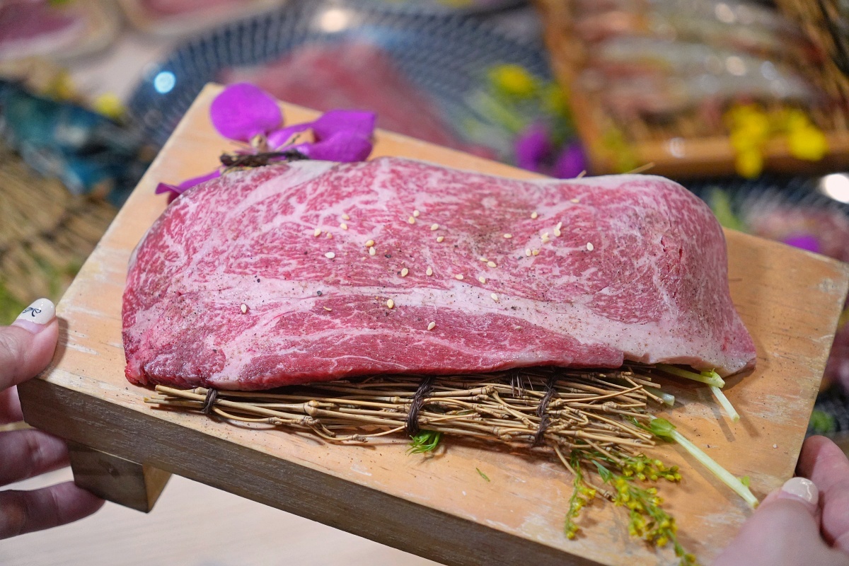桃園蘆竹燒肉吃到飽｜燒肉道軌道送餐，旗艦1289元升級A5和牛、小龍蝦