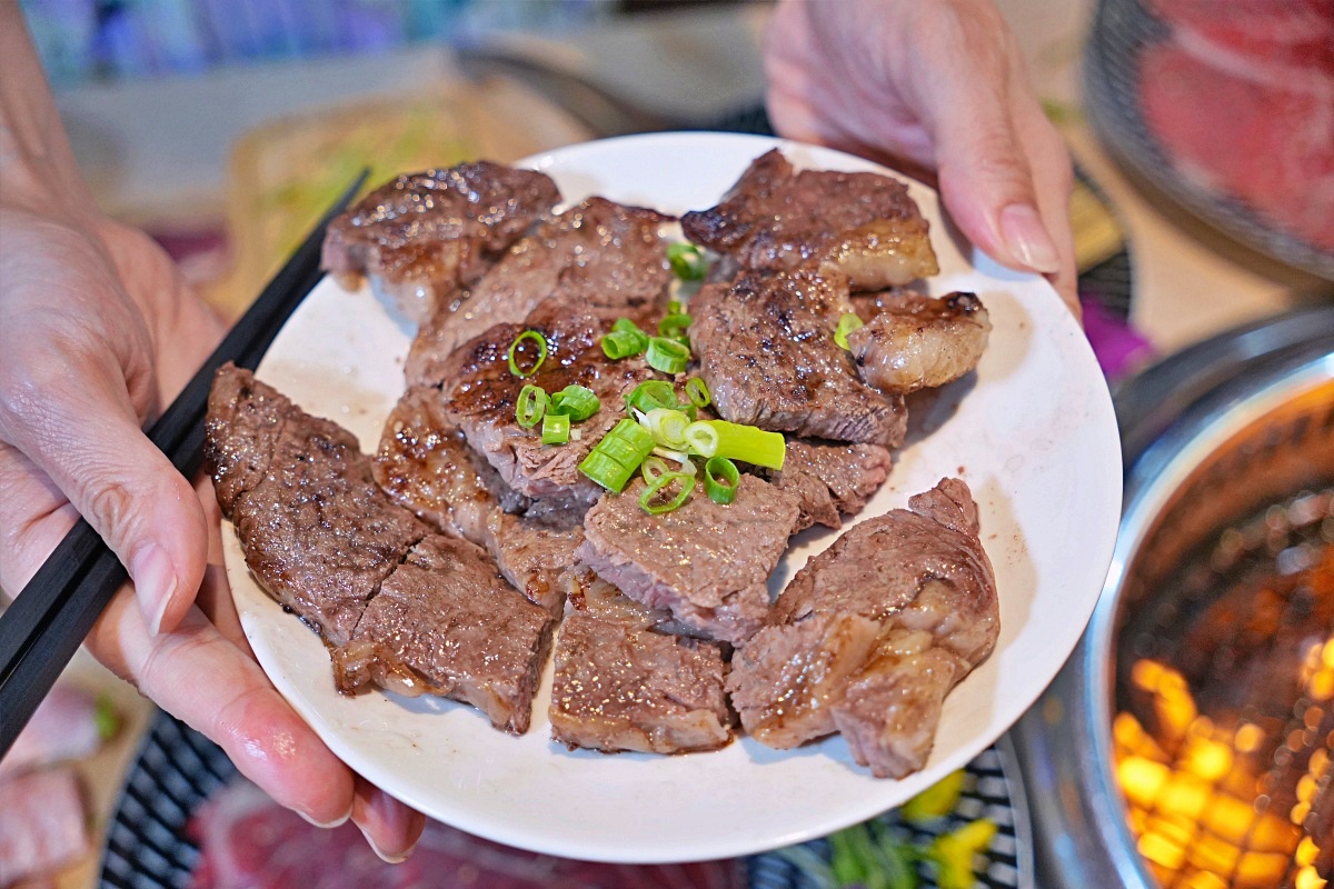 桃園蘆竹燒肉吃到飽｜燒肉道軌道送餐，旗艦1289元升級A5和牛、小龍蝦