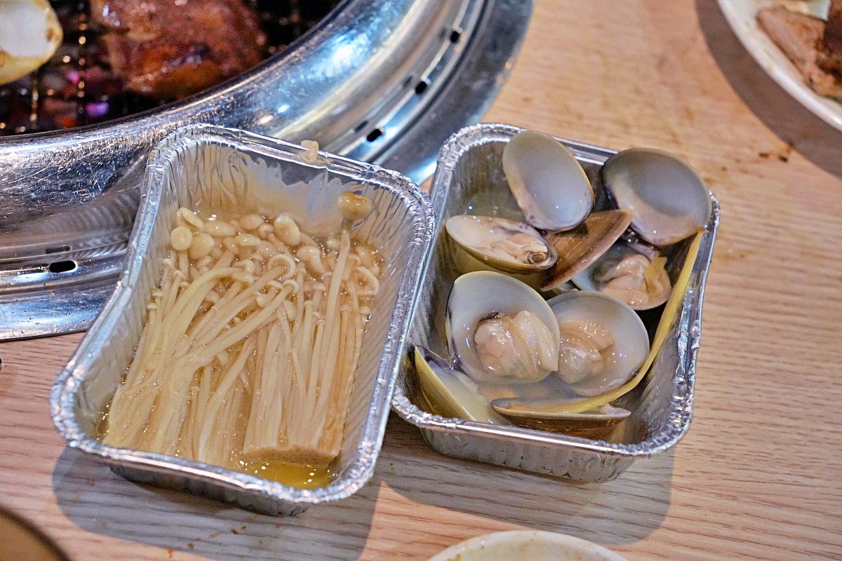 桃園蘆竹燒肉吃到飽｜燒肉道軌道送餐，旗艦1289元升級A5和牛、小龍蝦