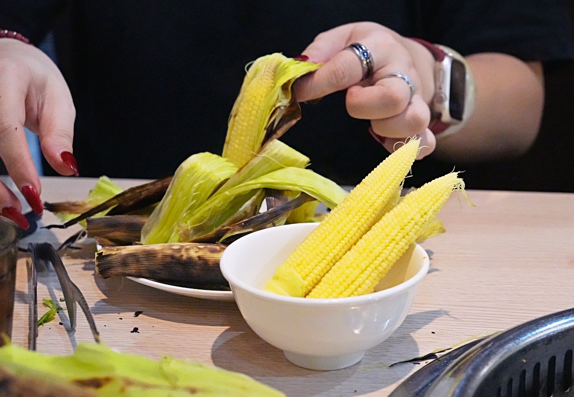 桃園蘆竹燒肉吃到飽｜燒肉道軌道送餐，旗艦1289元升級A5和牛、小龍蝦
