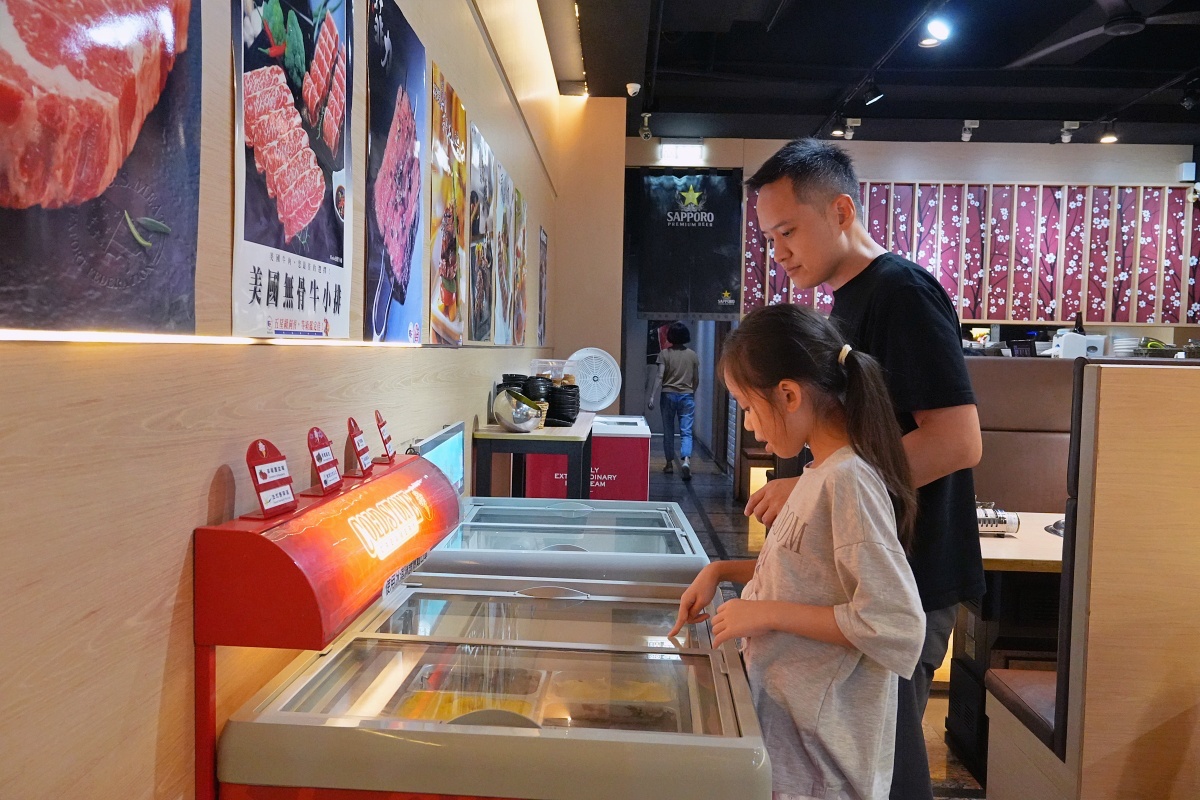 桃園蘆竹燒肉吃到飽｜燒肉道軌道送餐，旗艦1289元升級A5和牛、小龍蝦